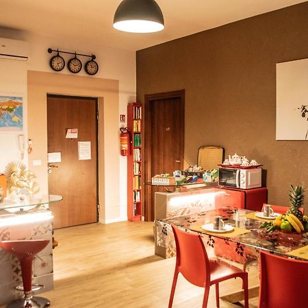 Emmanueli65 Fronte Clinica Per 4 Matrimoniale E Castello Panzió Piacenza Kültér fotó